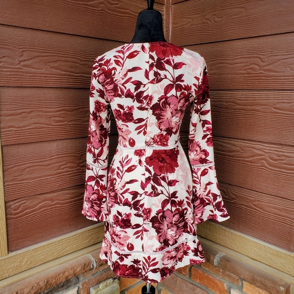 Charles Henry‎ Cream Floral Patterned Bell Sleeve Cut Out Mini Dress Sz SP NWOT - Picture 2 of 16